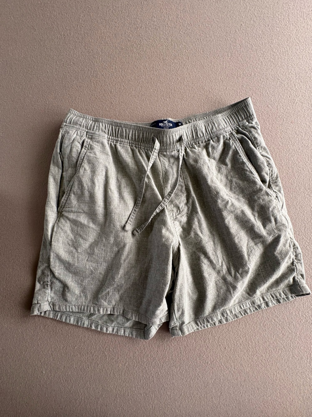 Hollister Men's Light Khaki Green Elastic-Waist Jogger Shorts